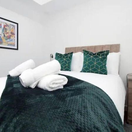 Luxury Redefined:Cardiff 1-Bed Apartment ภายนอก รูปภาพ