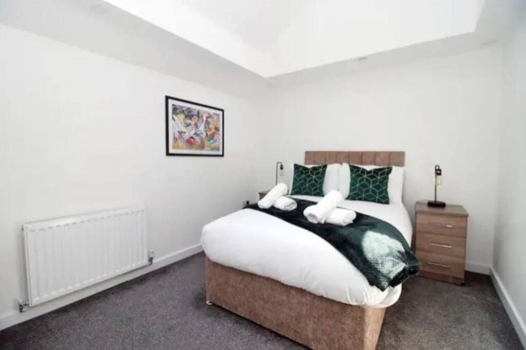 Luxury Redefined:Cardiff 1-Bed Apartment ภายนอก รูปภาพ